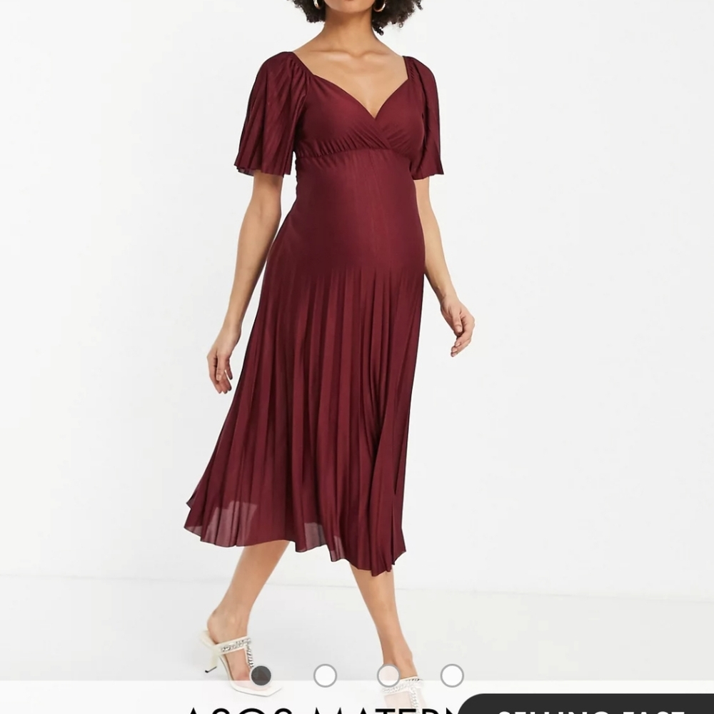 Maternity Pleated Dress with Twisted Sleeve and Open Back